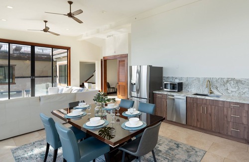 Kuliouou - Kalani Iki Casa | Magnificent beach front sunsets