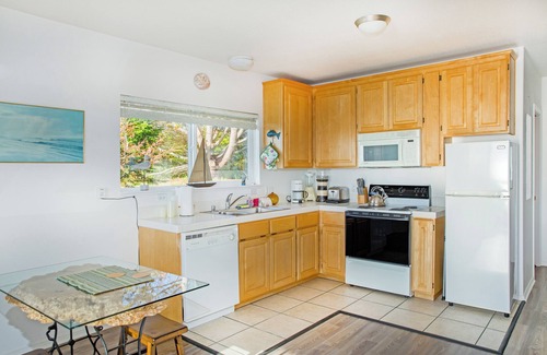 Shelter Cove Condominio | Magnificent Oceanview! by OceanviewHotTubs Tesla Charging Shelter Cove, CA