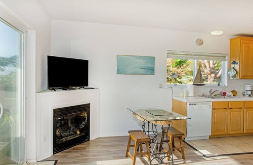 Shelter Cove Condominio | Magnificent Oceanview! by OceanviewHotTubs Tesla Charging Shelter Cove, CA