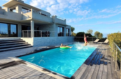 Tarcu Casa | Magnificent contemporary house with 180° sea and mountain views, not overlooked