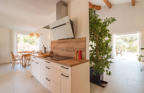 Bormes-Les-Mimosas Villa | Magnificent hillside villa with swimming pool