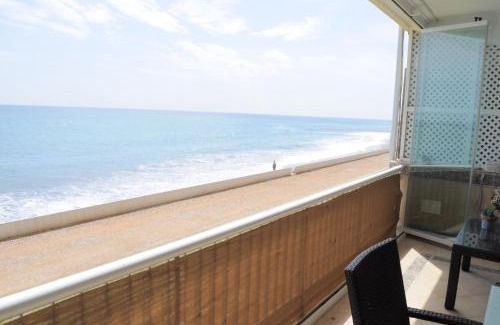 Buenas Noches Apartamento | Magnificent Front Sea Views Apartment