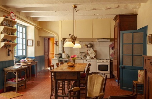 Busserolles Casa | Magnificent house with large garden and private pond