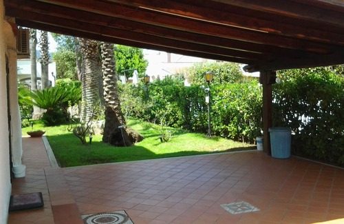 Colonia Elena Villa | Magnífica villa con piscina en residencia frente al mar