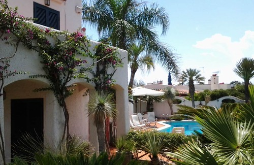Colonia Elena Villa | Magnífica villa con piscina en residencia frente al mar