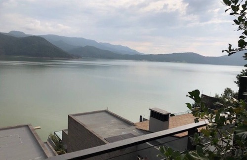 Centro Casa | Magnífica vista al lago, hermosamente amueblado, casa de 6 habitaciones, acceso al lago