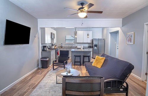 Beacon Hill Casa | Magnificent Large Home Near Downtown