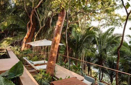 Lo de Marcos Casa | Magnificent Living in Elegance! Beachfront, Pets Allowed, Free Breakfast!
