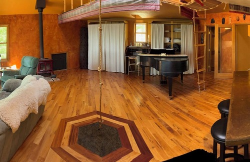 Malaga Casa | Magnificent Mountain Retreat. Hundreds of secluded acres to roam. Pet friendly