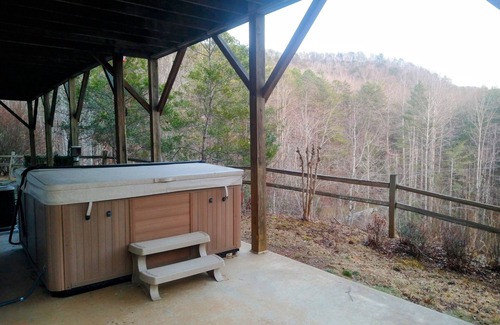 Franklin Casa | Magnificent Mountain View Family Friendly Home w/ Hot Tub Franklin, NC