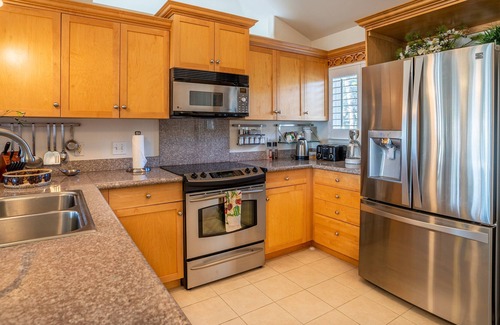 Ko Olina Condominio | Magnificent OCEANVIEW Kai Lani 2 Bed, 2 Bath Condo with Parking for 2 cars.