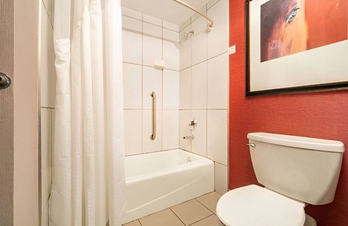 Jeffersontown Casa | Magnificent Rm for Family Getaway! W/ Free WiFi
