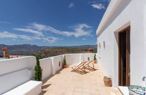 Lecrín Cabaña | Magnífica casa rústica con piscina, jardín y vistas