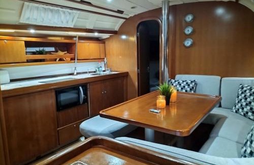 Poblats Maritims Alquiler De Eote | Magnificent sailboat with free parking for cars