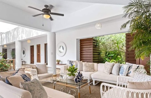 Las Lomas Villa | Magnificent & Spacious 6-Bedroom Villa w/ Pool, Jacuzzi, ...
