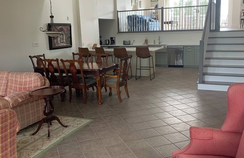 Little Pond Apartamento | Magnificent two bedroom large balconies amazing views