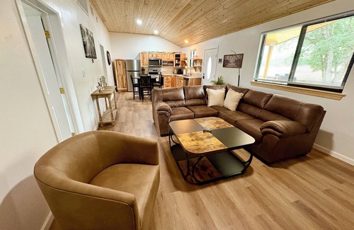 Three Rivers Casa | Magnificent view 2-bedroom house in charming Three Rivers with AC, WiFi