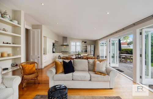 Epsom Casa | Magnificent Villa Getaway