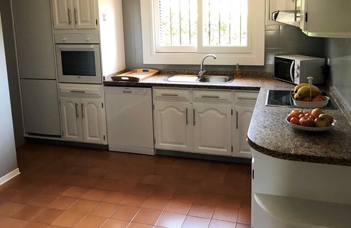 Miraflores del Palo Chalet De Esquí | Magnífico chalet en Málaga ciudad con capacidad para 9 personas