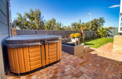 Brackenfell Villa | Magnificent Villa Load-Shedding Free!
