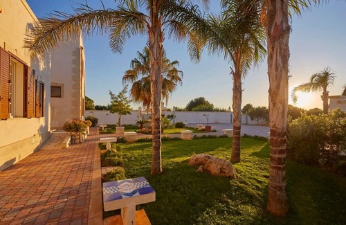 Ragusa Villa | Magnificent Villa Nestled in Greenery