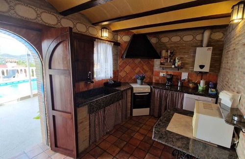 Turis Villa | Hermosa villa con piscina privada y vistas excepcionales ideal para familias.