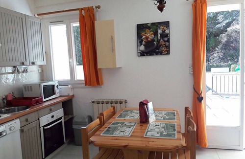 Greoux-les-Bains Casa | Magnifique Appartement T2: Rez de Jardin
