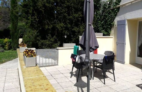 Greoux-les-Bains Casa | Magnifique Appartement T2: Rez de Jardin