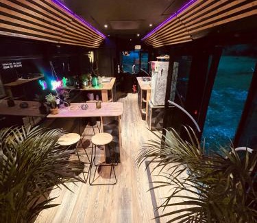Saint-Usage Otro | Magnifique bus insolite avec jacuzzi