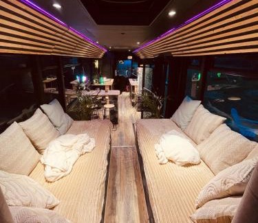 Saint-Usage Otro | Magnifique bus insolite avec jacuzzi
