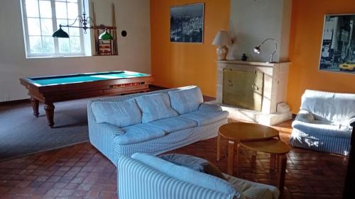 Tilly-sur-Seulles Casa | Magnifique château rénové proche bourg grand parc belle terrasse billard, ping pong, proche Bayeux et plages du débarquement