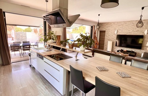 Saint-Jean-de-Vedas Villa | Magnifique Villa 150 m2 , 3 Chambres , Piscine, au Calme Absolu