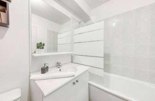 Quartier du Pont-de-Flandre Apartamento | Magnifique studio la villette avec parking