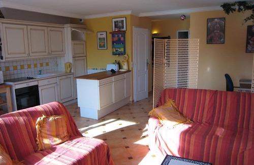 Cavalaire-sur-Mer Apartamento | Magnifique T3 Climatisé au Dernier Étage avec Bureau à Cavalaire - FR-1-100-212