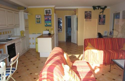 Cavalaire-sur-Mer Apartamento | Magnifique T3 Climatisé au Dernier Étage avec Bureau à Cavalaire - FR-1-100-212