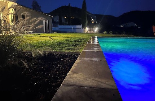 Seguret Villa | Magnifique Villa Neuve Avec vue sur les Dentelles de Montmirail!