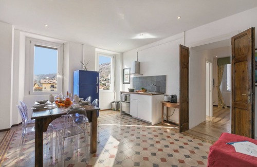 Solcio Apartamento | Magnolia Apartment in Villa Jejia, Lesa, Italy