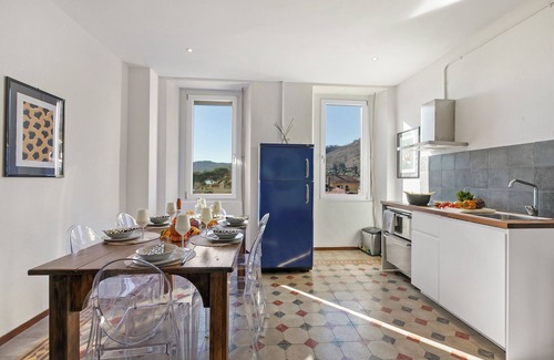 Solcio Apartamento | Magnolia Apartment in Villa Jejia, Lesa, Italy