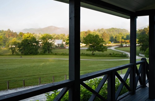 Dillard Cabaña | Magnolia Cottage at Julep Farms
