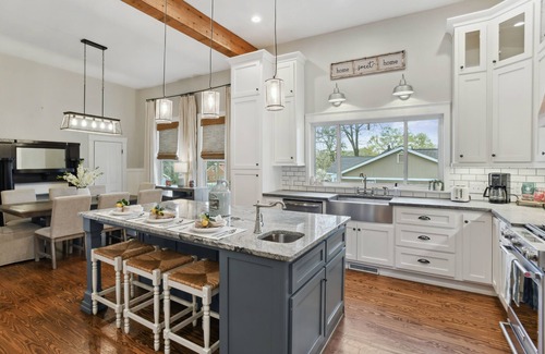 Covington Casa | Magnolia Cottage - in the heart of Mystic Falls & Covington Square!