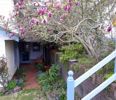 Croydon North Casa | Magnolia Cottage- wineries, main street, station