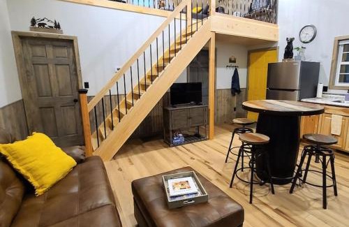 Cosby Casa | Magnolia Den a Pet-friendly Cabin Getaway near Gatlinburg