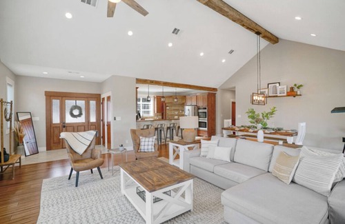 Waco Otro | Magnolia Farmhouse Game Room Countryside Stay On 4 Acres