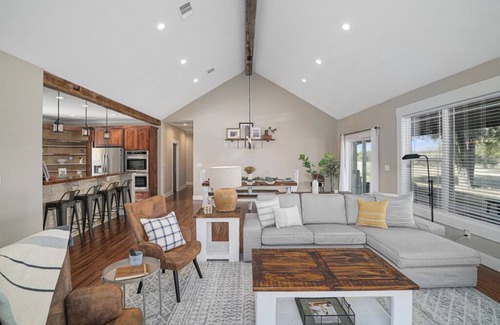 Waco Otro | Magnolia Farmhouse Game Room Countryside Stay On 4 Acres