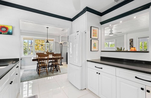 Longbeach Village Casa | Magnolia Home in Longboat Key by RVA