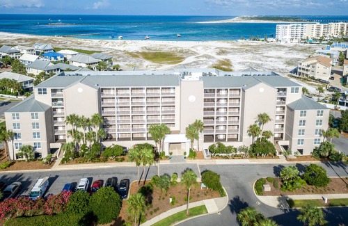 Holiday Isle Condominio | Magnolia House 103 2 Bedroom Condo by RedAwning