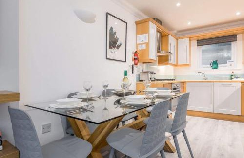 Poole Casa | Magnolia House - Beautiful Townhouse in Old Town Poole