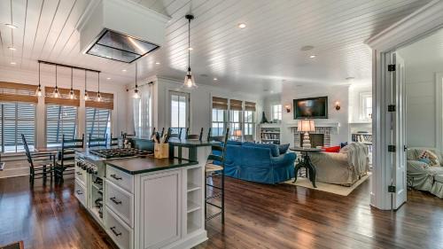 Pawleys Island Casa | Magnolia in Pawleys Island home by Peace Vacations