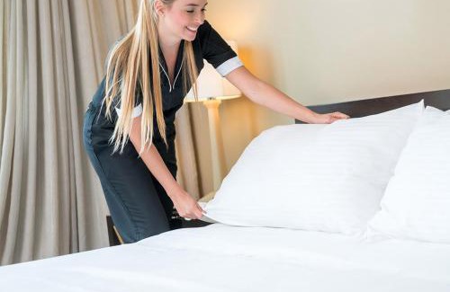 Kingsland Hotel | Magnolia Inn Extended Stay of Kingsland - New 2024 - Book a Kitchen Room - 12 Noon Check Out - Sleep In Late - Better Sleep - Ultra Sparkling - Pool open until until 4AM - Stay and Save Today - 24 Hour Front Desk - Premium Coffee Bar - Award Winning Inn