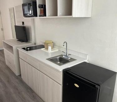 Kingsland Hotel | Magnolia Inn Extended Stay of Kingsland - New 2024 - Book a Kitchen Room - 12 Noon Check Out - Sleep In Late - Better Sleep - Ultra Sparkling - Pool open until until 4AM - Stay and Save Today - 24 Hour Front Desk - Premium Coffee Bar - Award Winning Inn